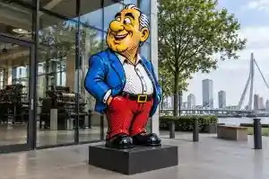 Pop art style cartoon bust of a company founder on a Rotterdam plaza