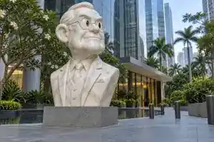 Three-quarter view of a 1.9 m cartoon bust with painted grey and umber veining