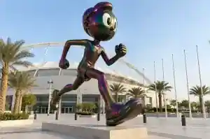 Three-quarter view of a 2.5 m cartoon runner sculpture in holographic flip paint