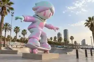 Detail of the neon wireframe grid and half sun motif on a vaporwave cartoon skater sculpture